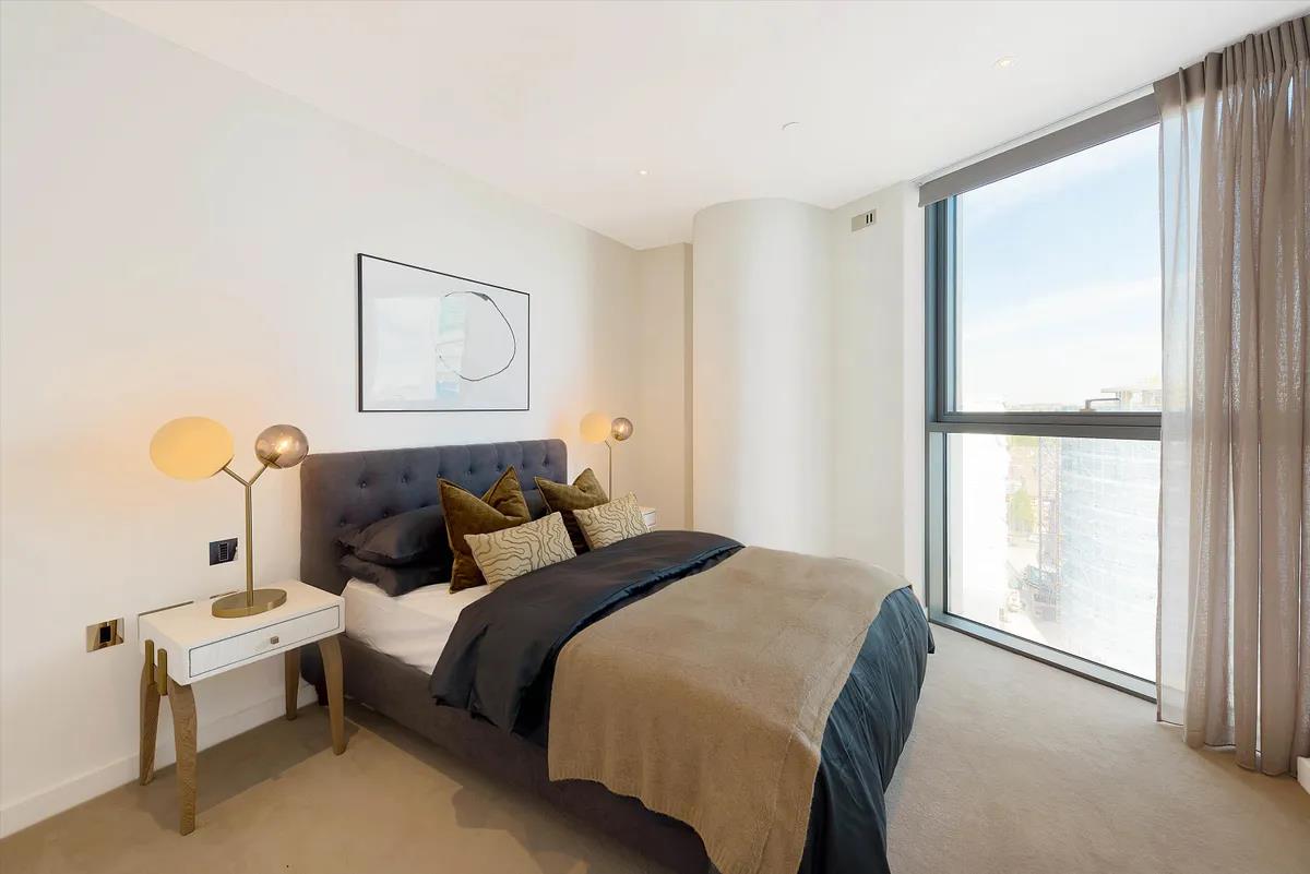 2 bed property in Waterfront Drive, London